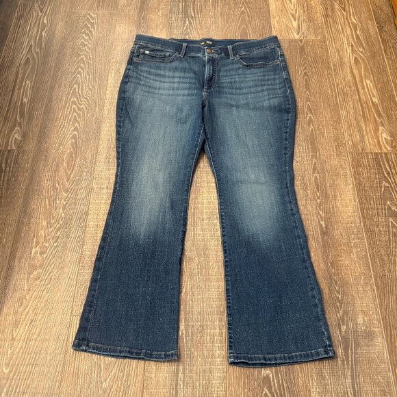 Lee Mid Rise Bootcut Jeans – Size 18S - Picture 4 of 14